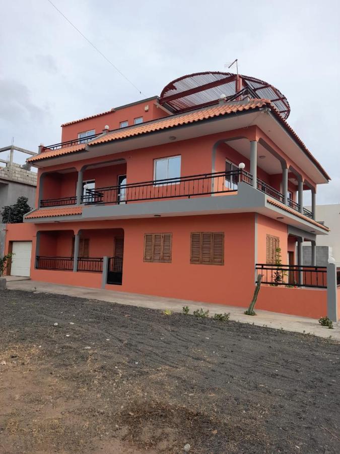 Tarrafal House Buitenkant foto